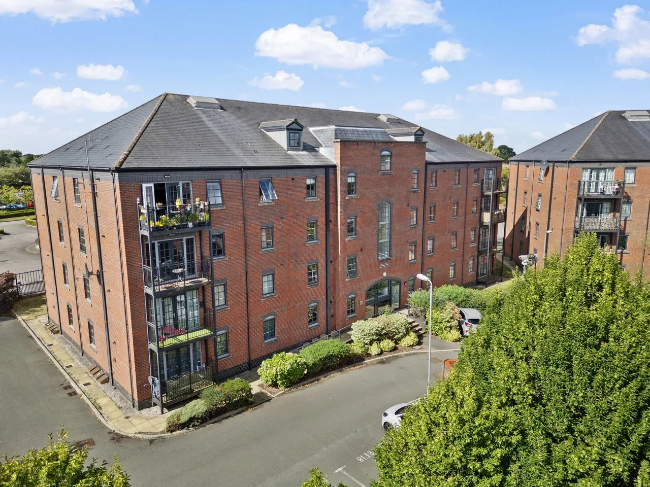 2 bed flat for sale — Apartment 7, Beaumont Court, Elphins Drive, Warrington, WA4 6FZ