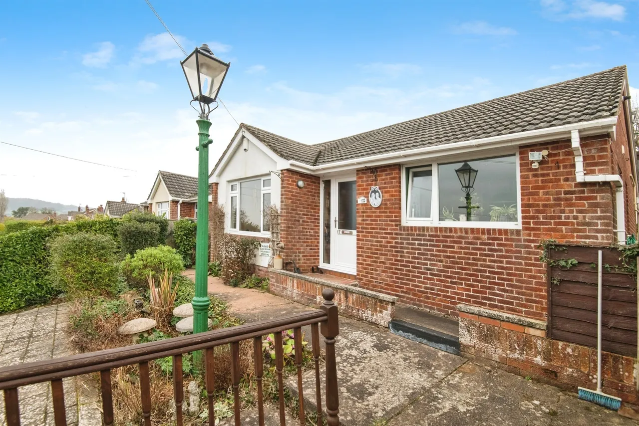2 bed house for sale — Woodleigh Close, Exeter