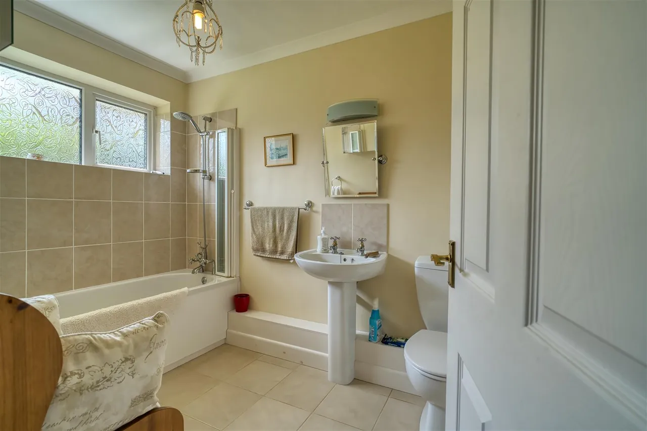 Barnes Close, Marnhull, photo 10
