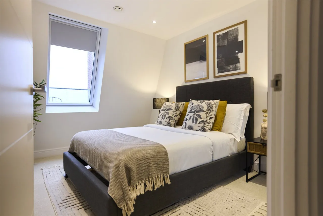 Gaumont Place, London, SW2, photo 11