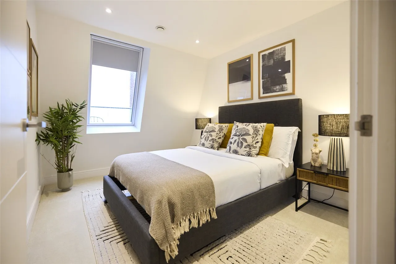 Gaumont Place, London, SW2, photo 8