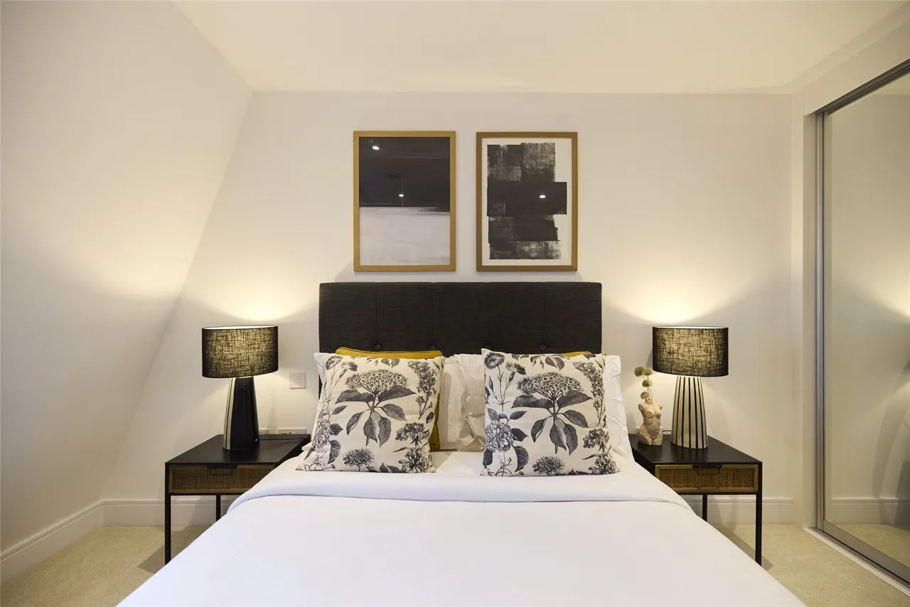 Gaumont Place, London, SW2, photo 9