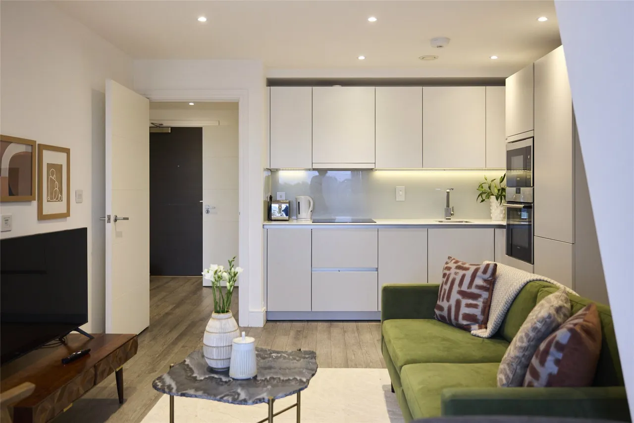 Gaumont Place, London, SW2, photo 5
