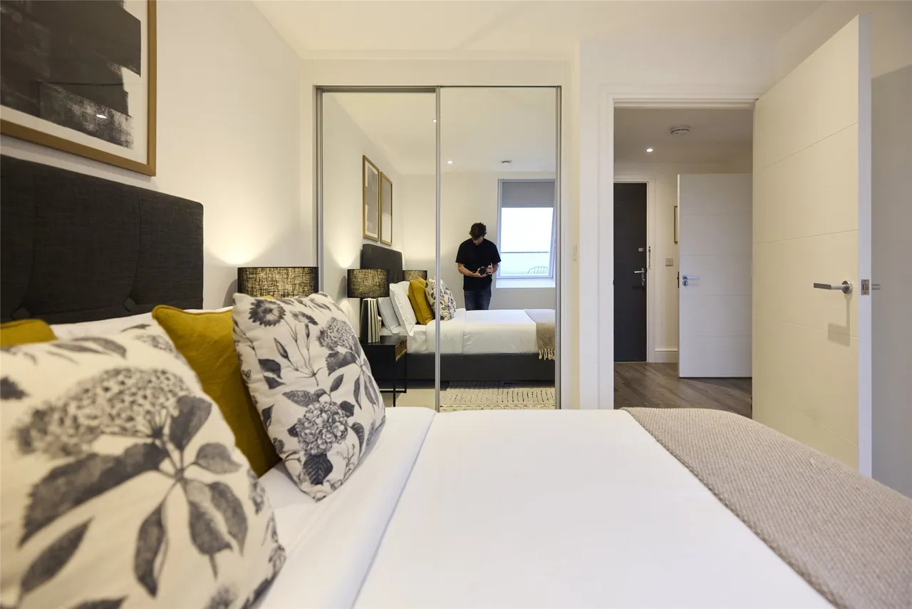 Gaumont Place, London, SW2, photo 12