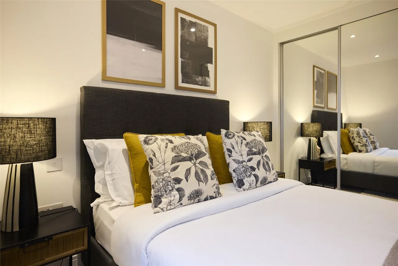 Gaumont Place, London, SW2, photo 10