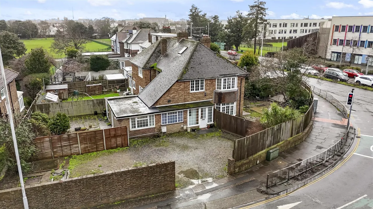 Sompting Avenue, Worthing, photo 2