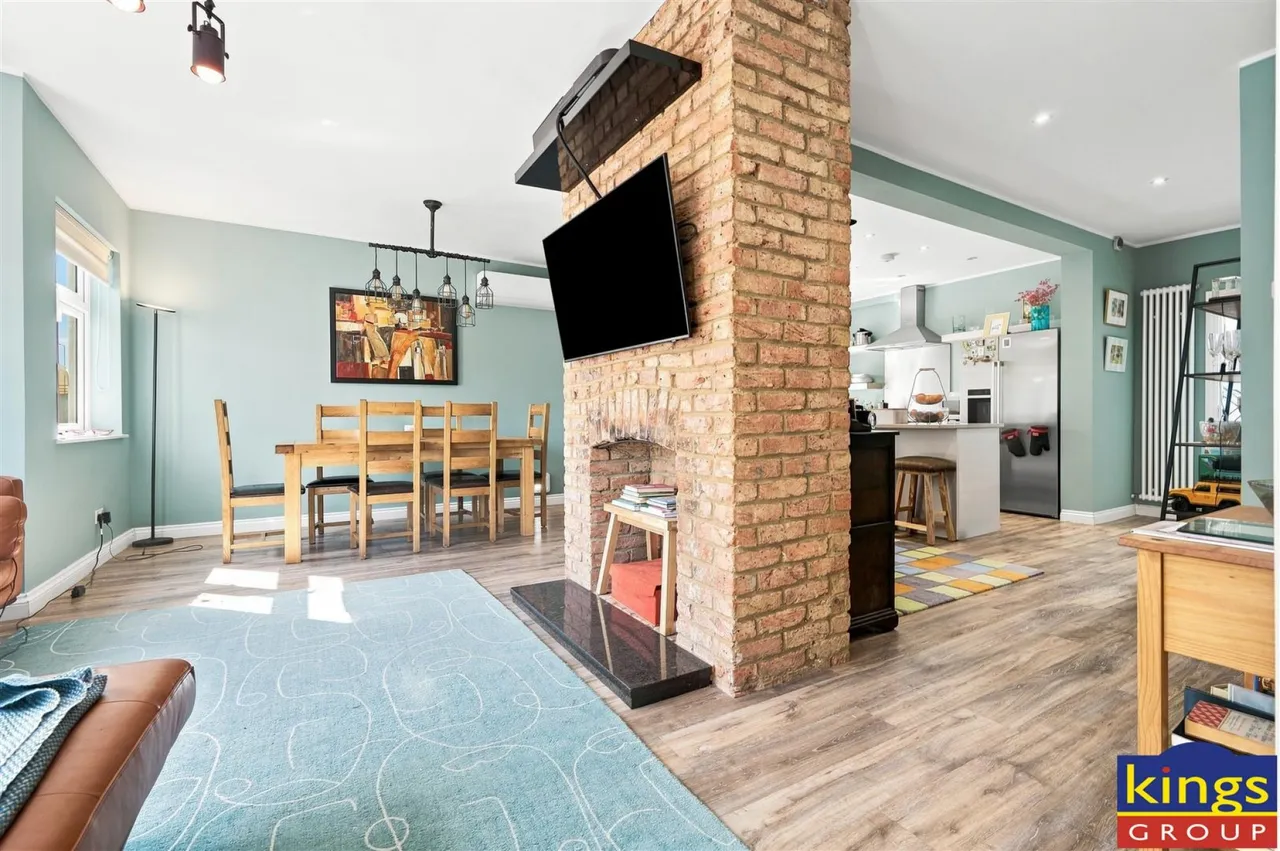 Latchett Road, London, photo 7
