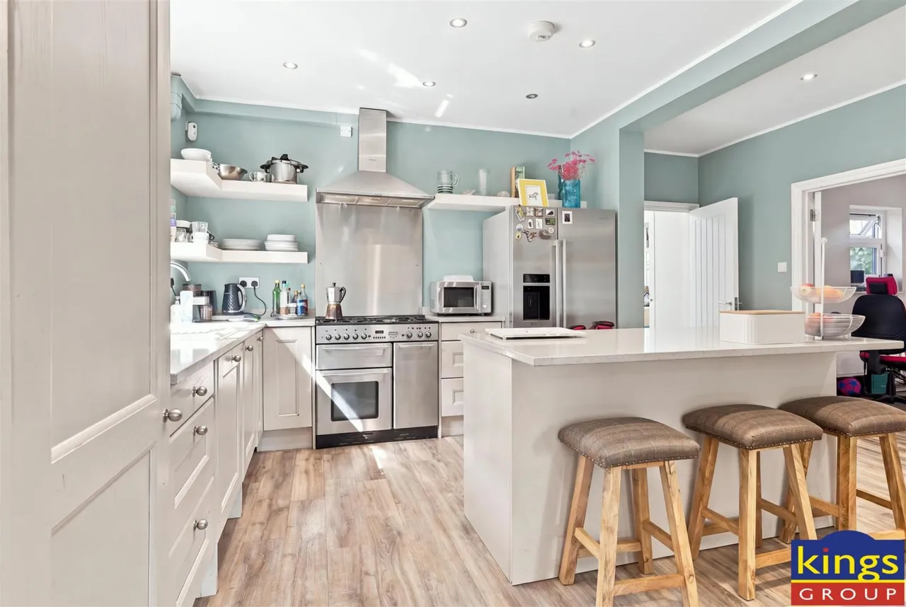 Latchett Road, London, photo 9