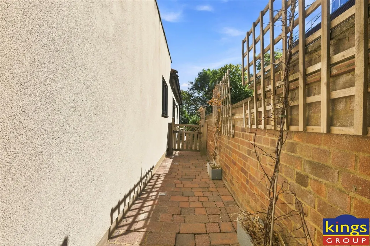 Latchett Road, London, photo 37