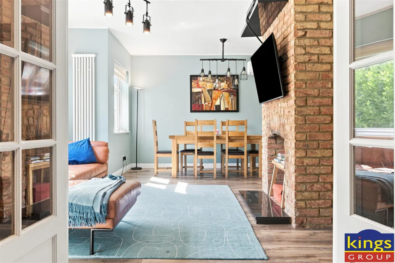 Latchett Road, London, photo 4