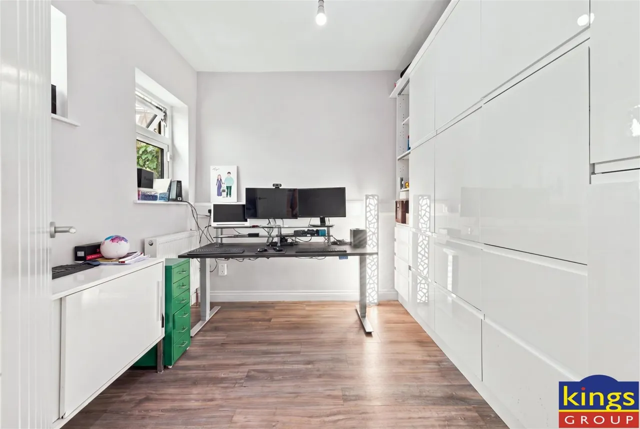 Latchett Road, London, photo 13