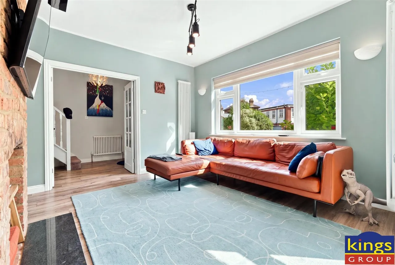 Latchett Road, London, photo 3