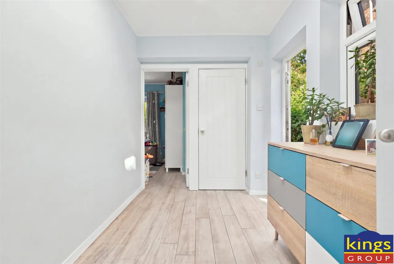 Latchett Road, London, photo 29