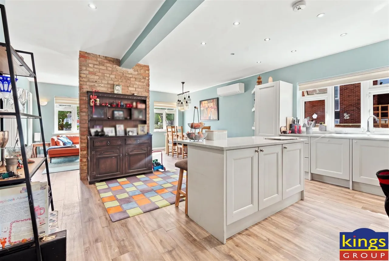 Latchett Road, London, photo 12