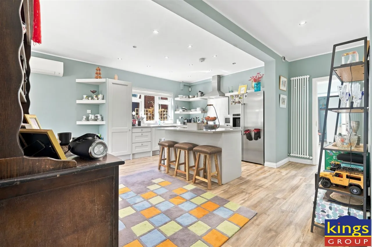 Latchett Road, London, photo 8