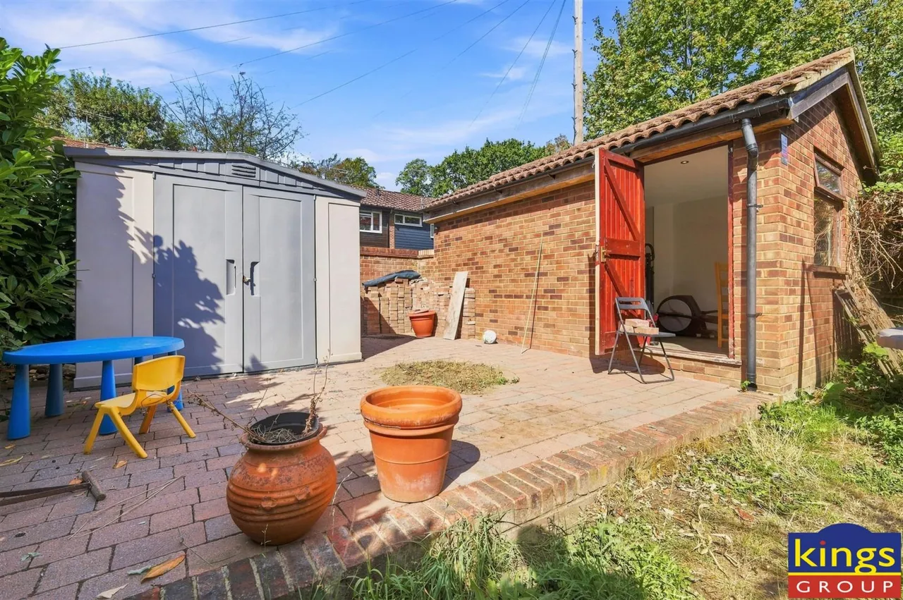 Latchett Road, London, photo 31