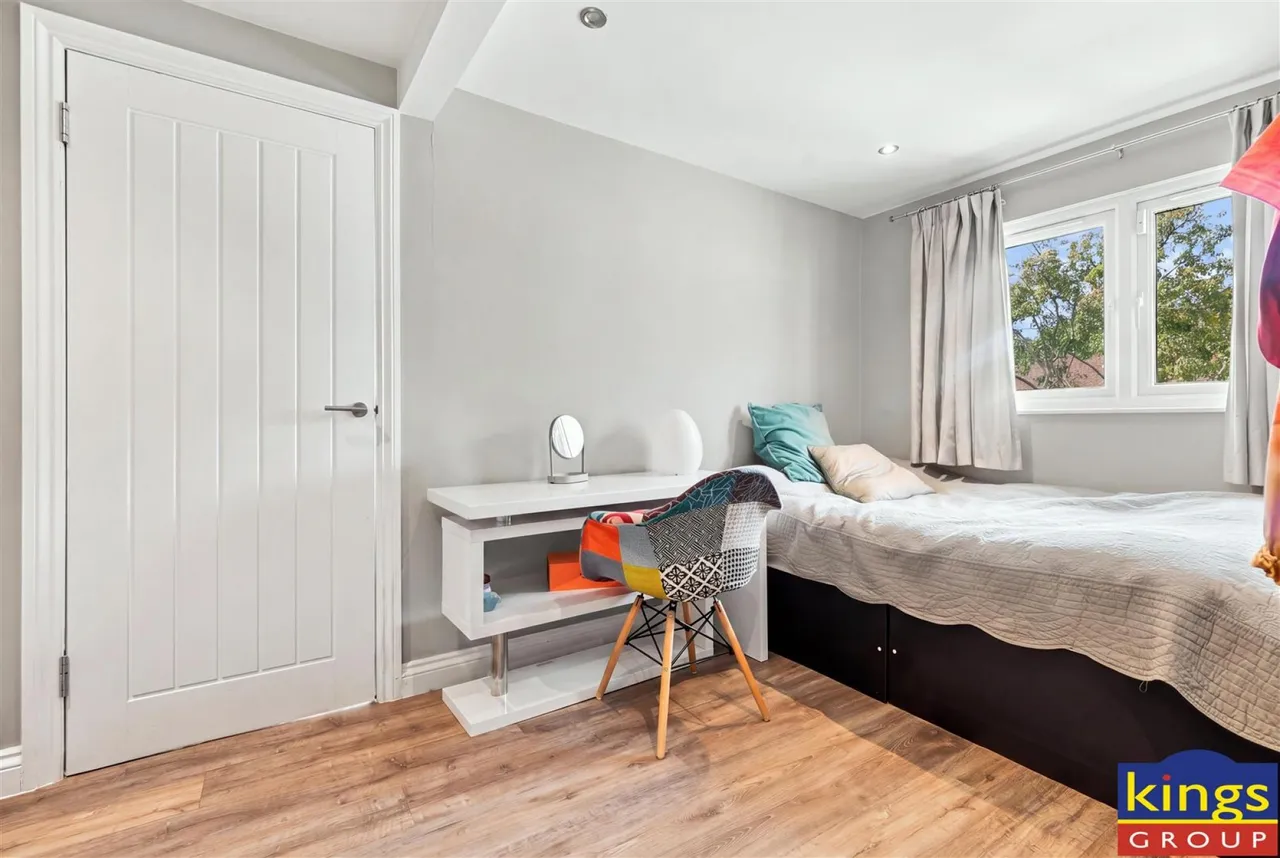Latchett Road, London, photo 24