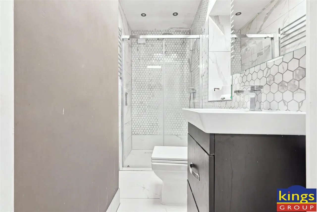 Latchett Road, London, photo 26