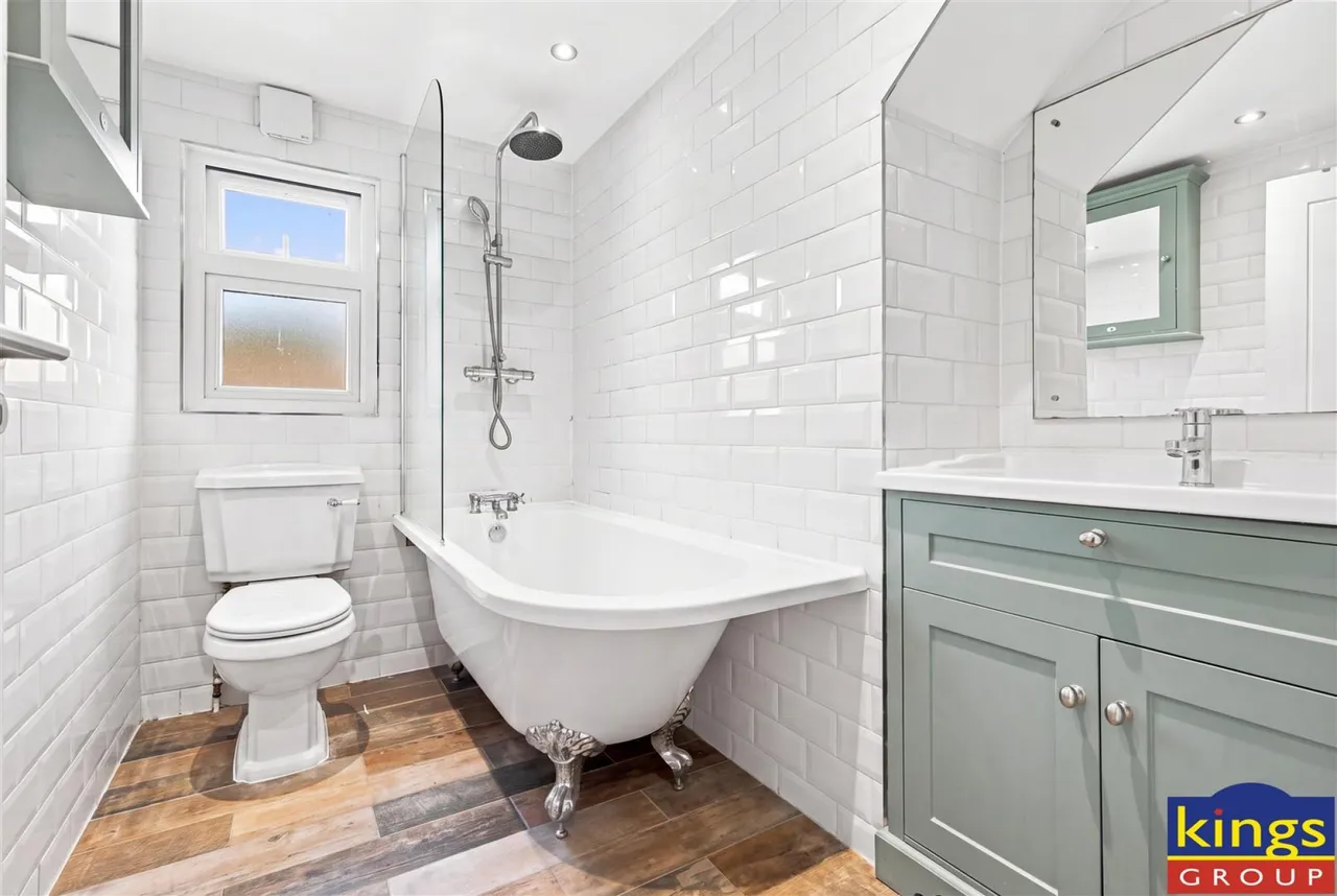 Latchett Road, London, photo 28
