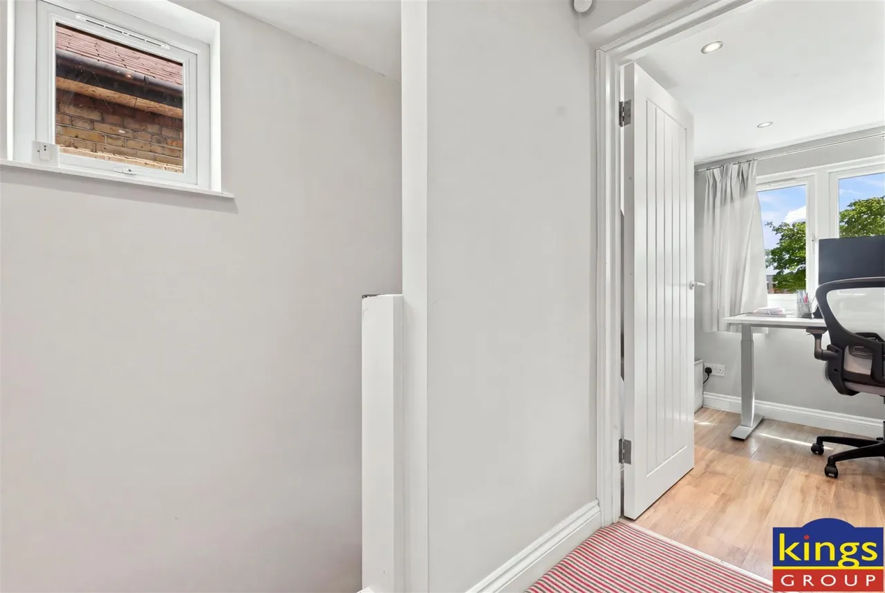 Latchett Road, London, photo 16