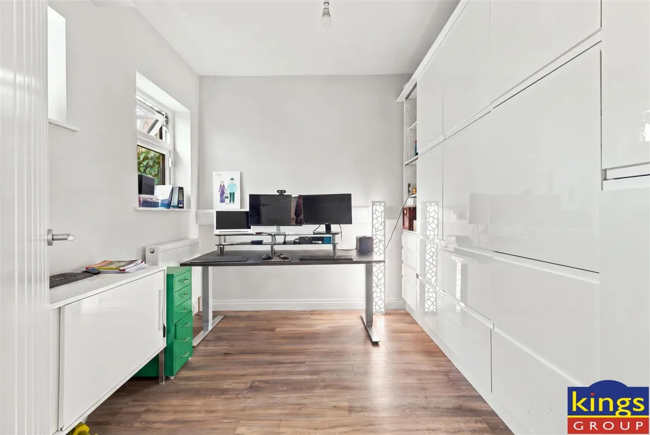 Latchett Road, London, photo 14
