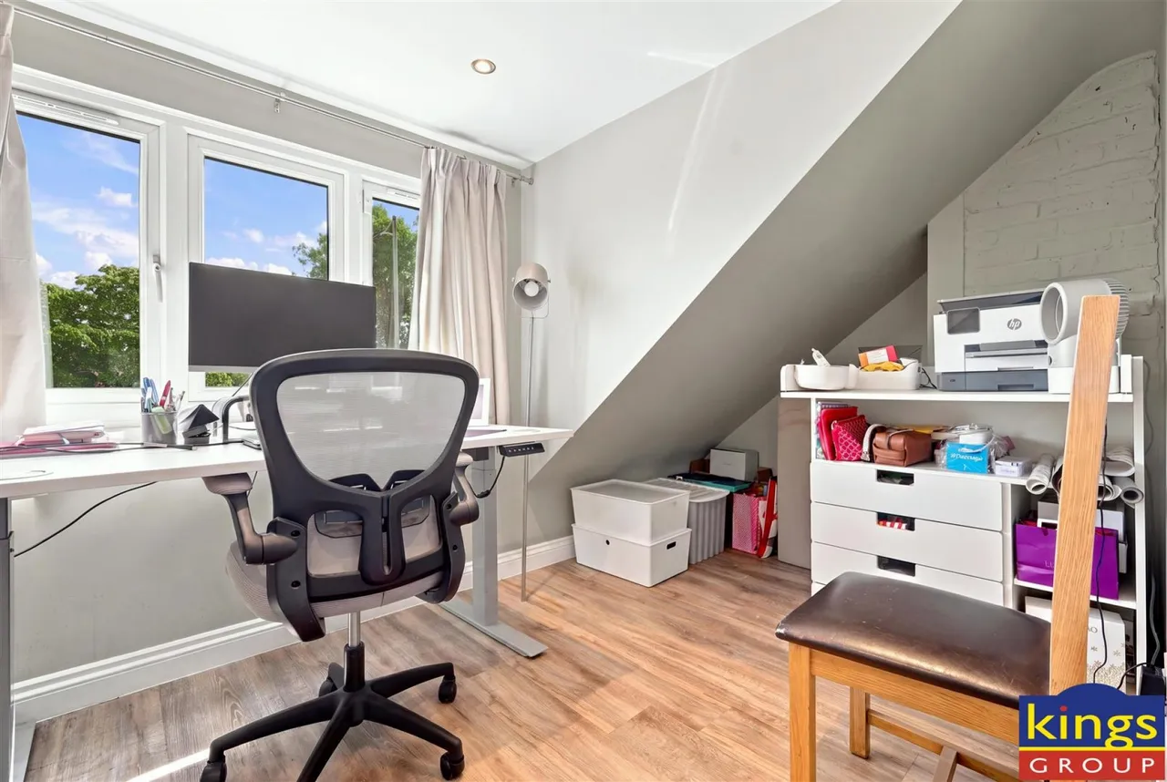 Latchett Road, London, photo 17