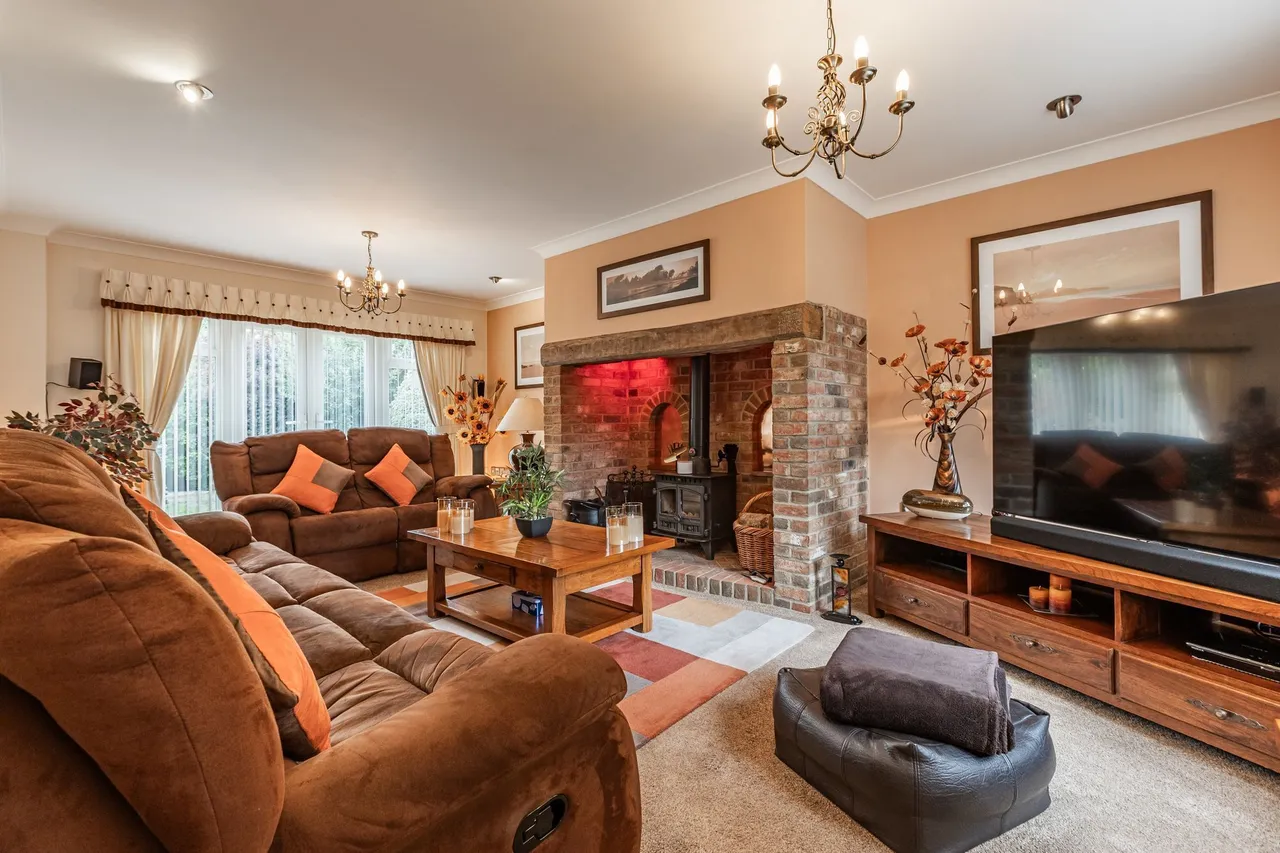Individually Designed Five-Bedroom Ho, photo 7