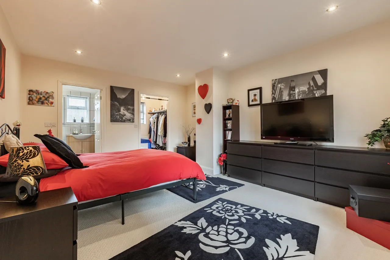 Individually Designed Five-Bedroom Ho, photo 15