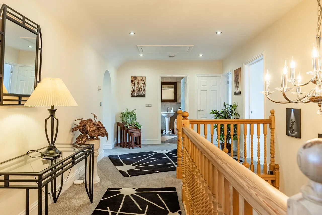 Individually Designed Five-Bedroom Ho, photo 14