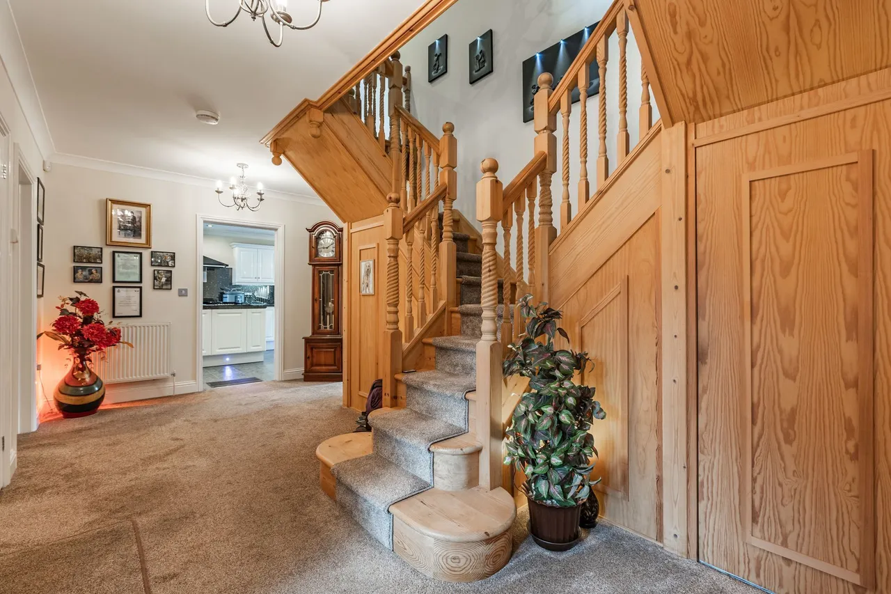 Individually Designed Five-Bedroom Ho, photo 6