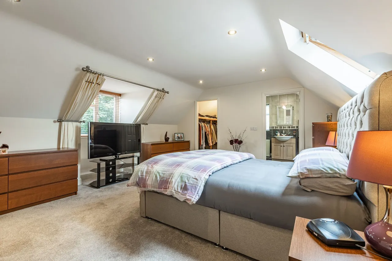 Individually Designed Five-Bedroom Ho, photo 19
