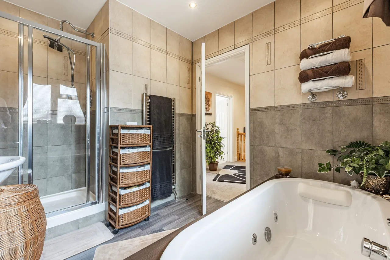 Individually Designed Five-Bedroom Ho, photo 17