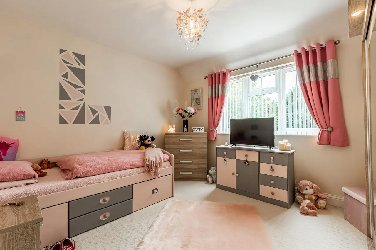 Individually Designed Five-Bedroom Ho, photo 16