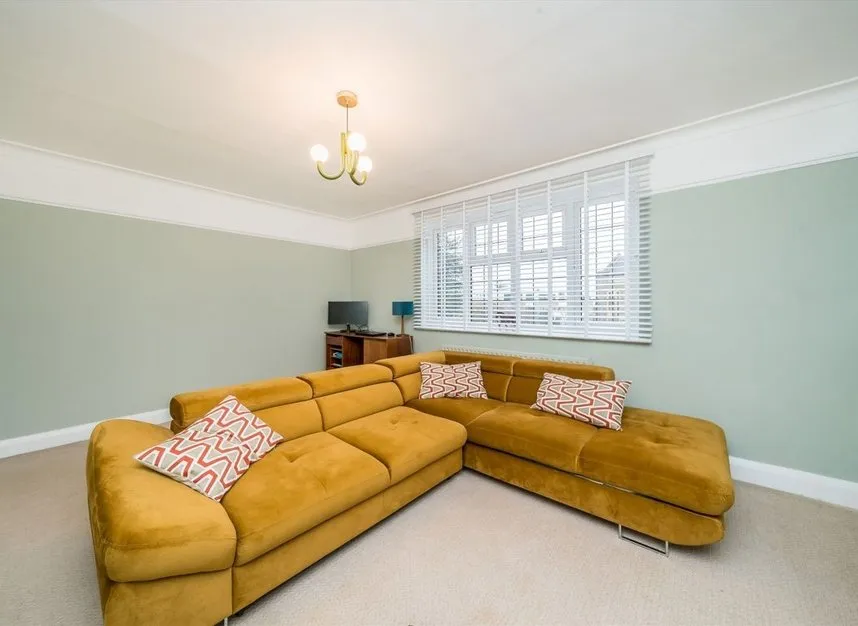 St. Mark's Hill, Surbiton, KT6, photo 3