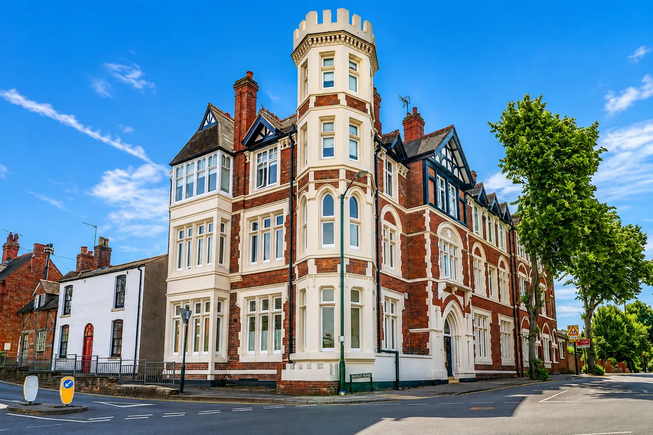 2 bed flat for sale — The Abbey, Priory Road, Kenilworth CV8