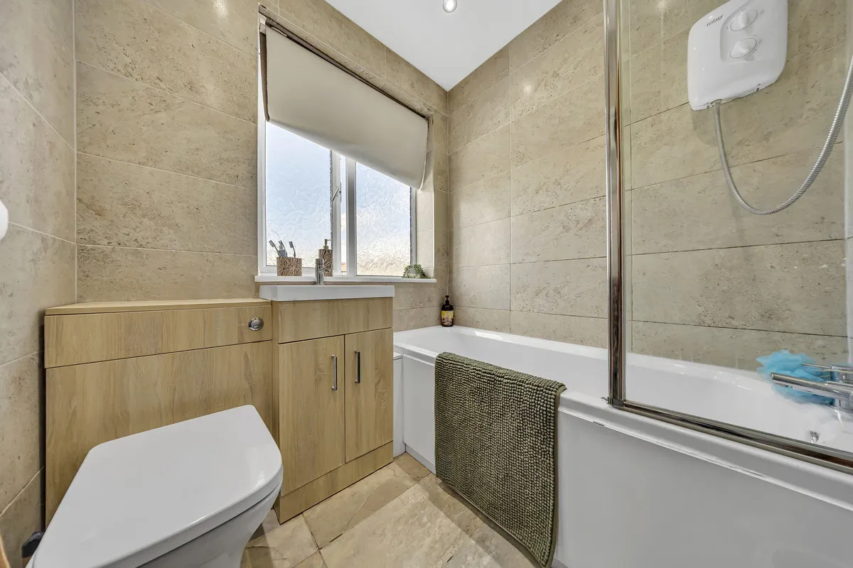 Lynton Avenue, Romford, RM7 8NL, photo 16