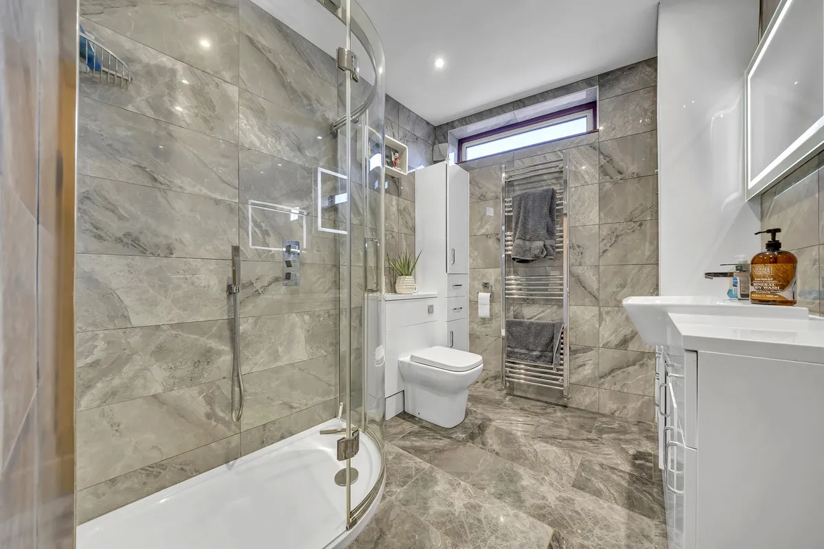 Lynton Avenue, Romford, RM7 8NL, photo 8