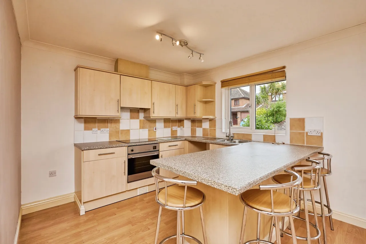 Fitzroy Street, Sandown, PO36, photo 2
