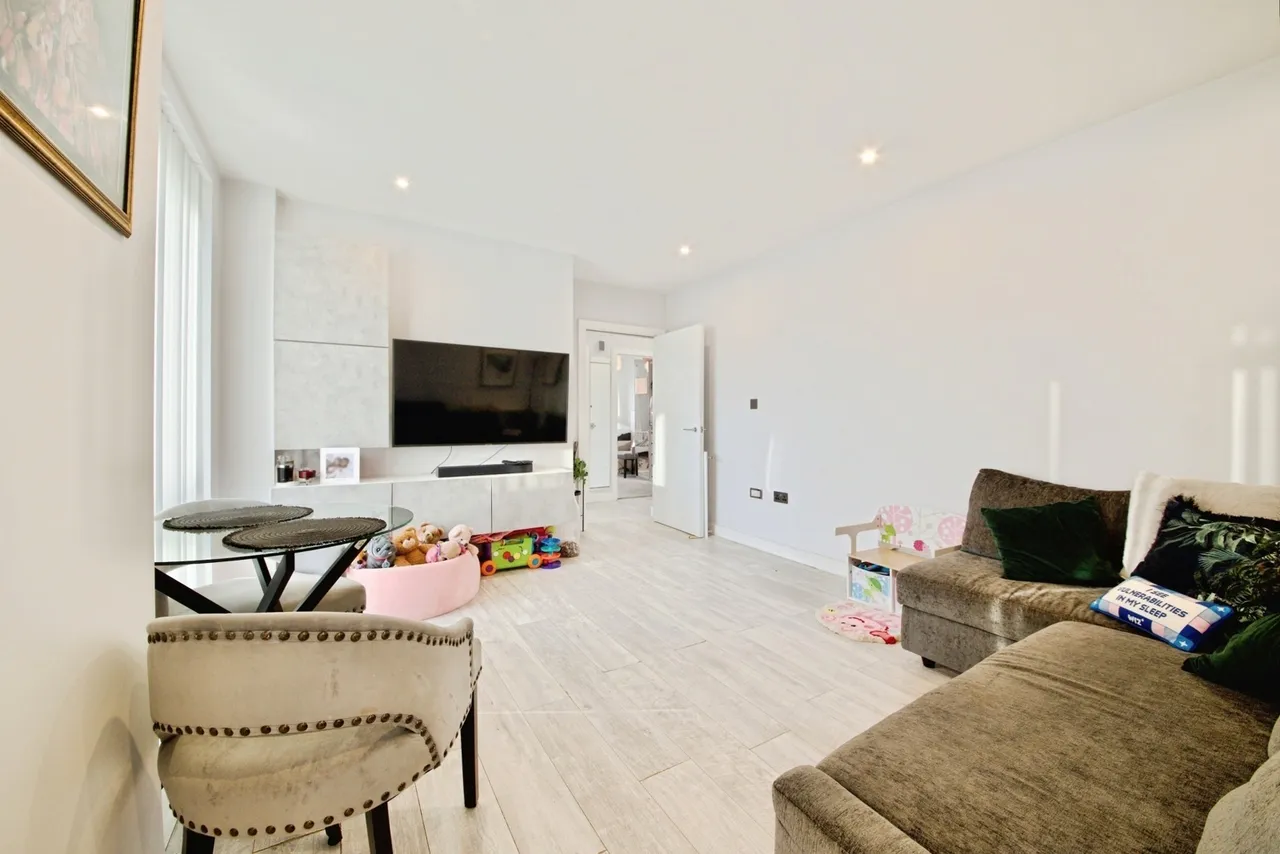 High Road, Chadwell Heath, Romford, RM6, photo 13