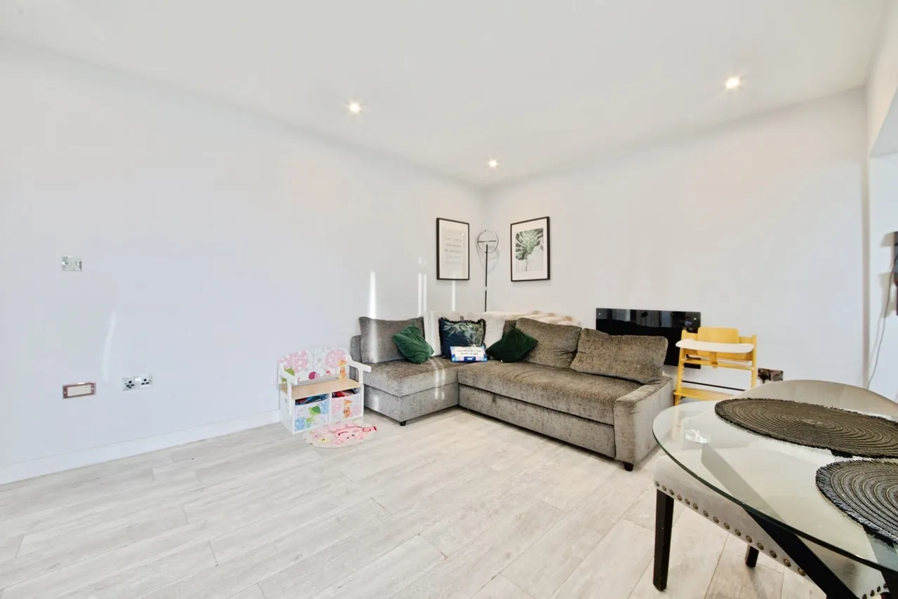 High Road, Chadwell Heath, Romford, RM6, photo 4