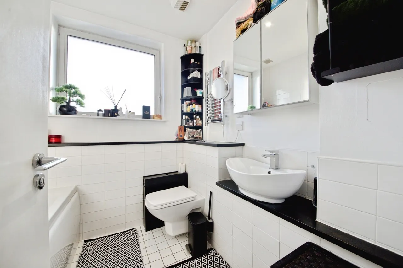 High Road, Chadwell Heath, Romford, RM6, photo 5