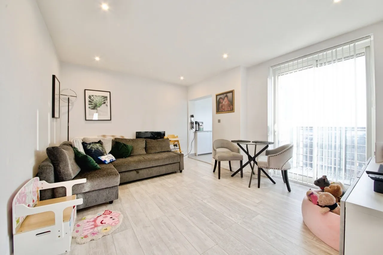 High Road, Chadwell Heath, Romford, RM6, photo 2