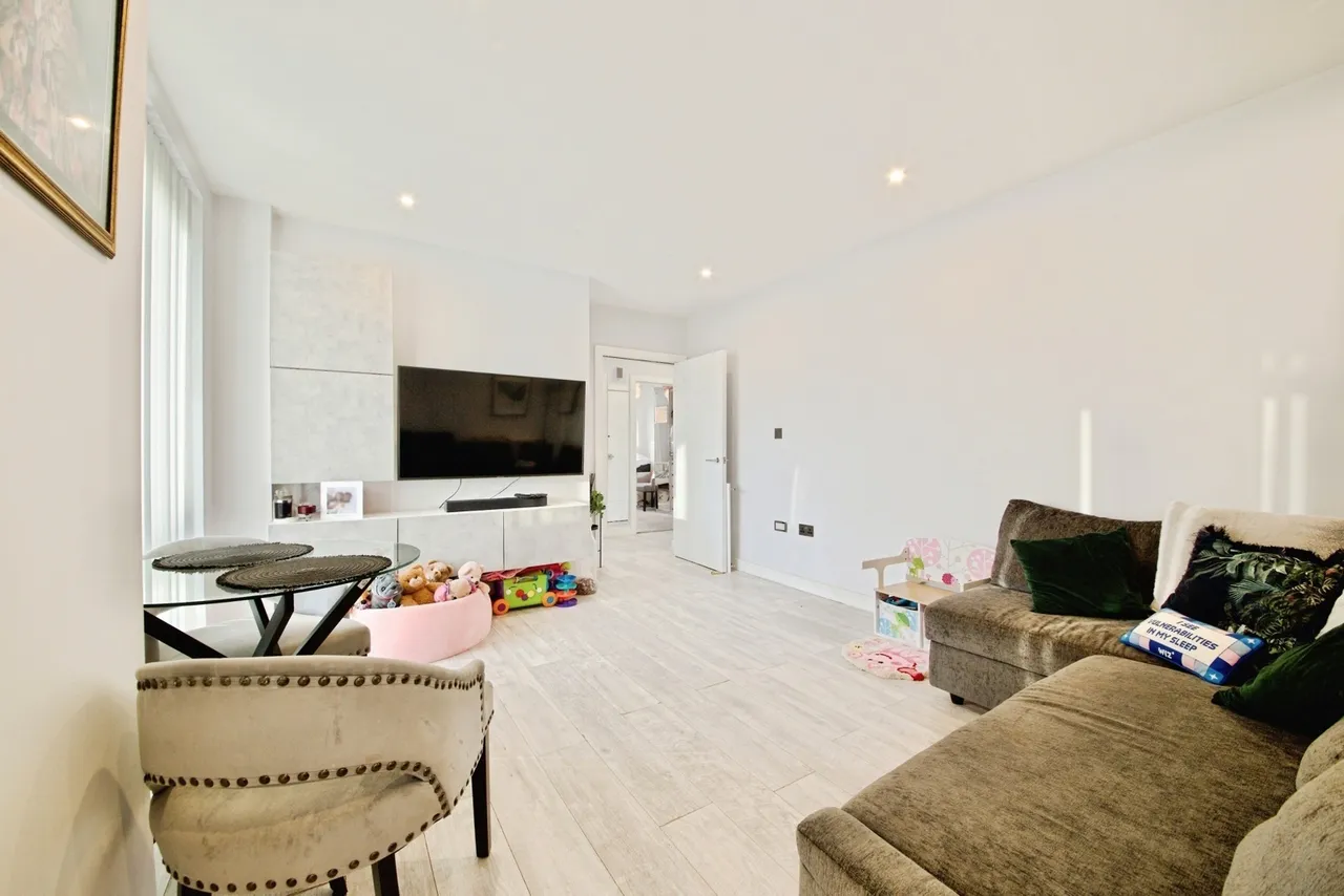 High Road, Chadwell Heath, Romford, RM6, photo 12