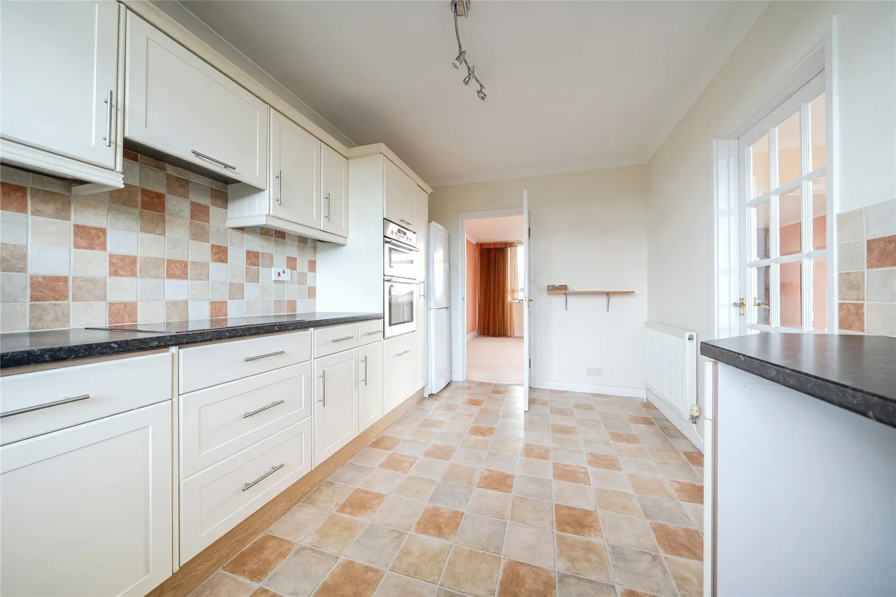 3 bed flat for sale — Hawthorne Road, Bickley, BR1