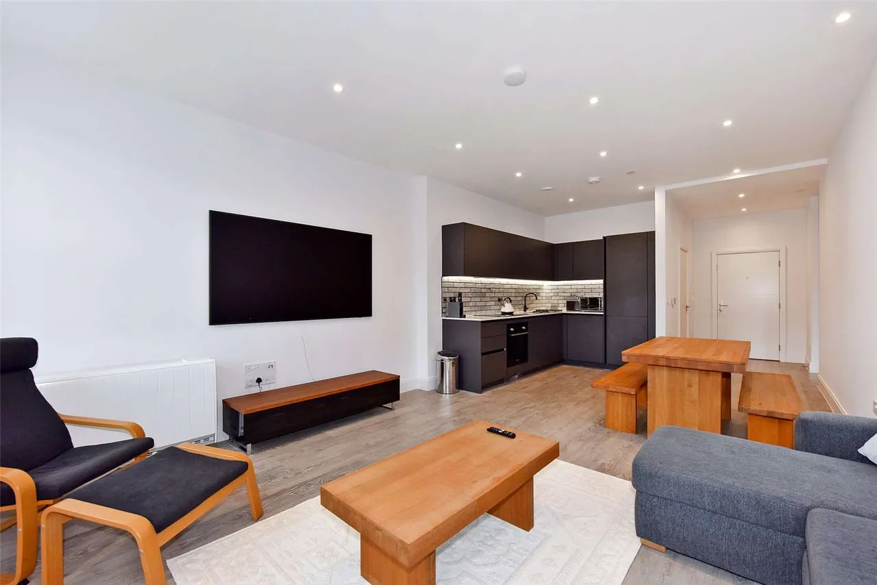 Memorial Avenue, Slough, SL1, photo 13