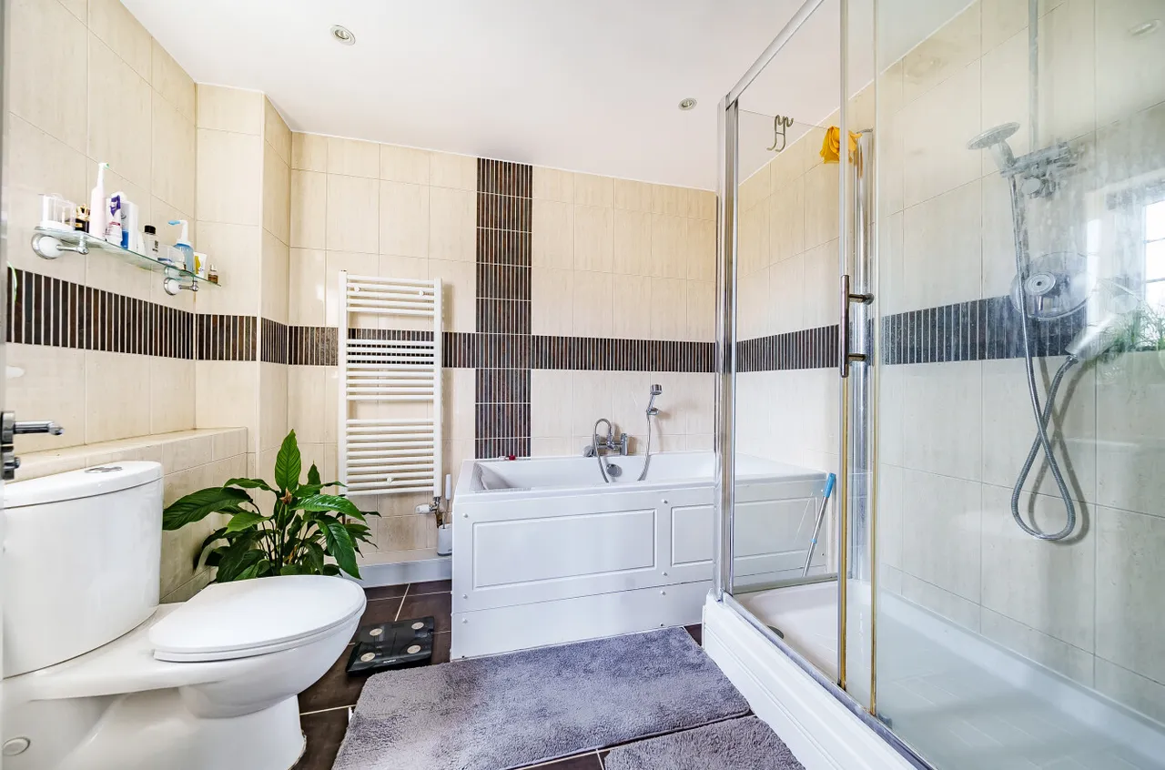 Frimley Green Road, Frimley Green, Camberley, Surrey, GU16 6LD, photo 8