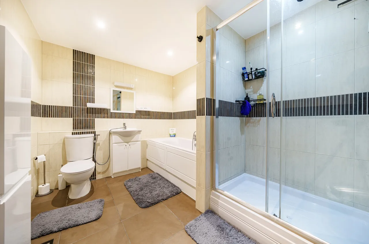 Frimley Green Road, Frimley Green, Camberley, Surrey, GU16 6LD, photo 9