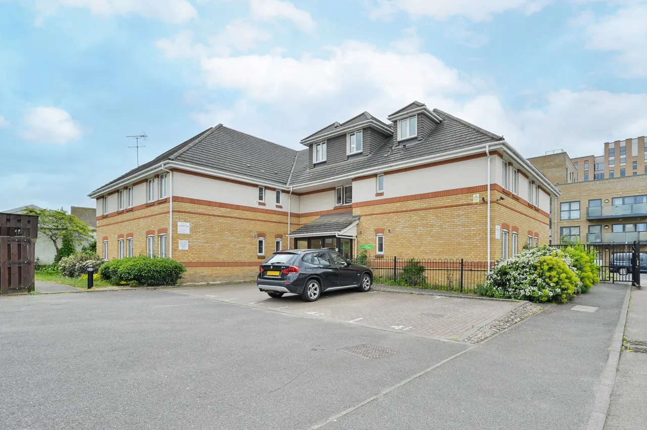 2 bed flat for sale — 47 Dominion Close, Hounslow