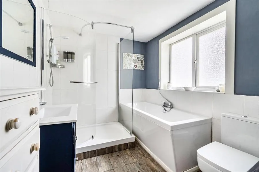 London Road, Bagshot, GU19, photo 7
