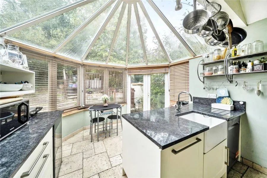London Road, Bagshot, GU19, photo 5